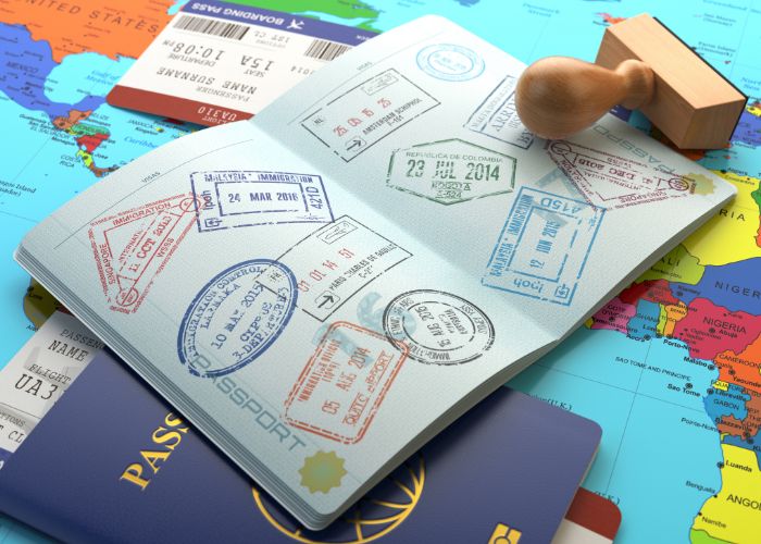 So sánh Visa dán và E-visa