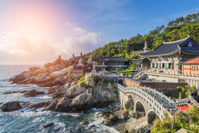 điều kiện xin visa hàn: Ngoài những đối tượng được miễn visa, những du khách còn lại phải có visa nhập cảnh đất nước này.