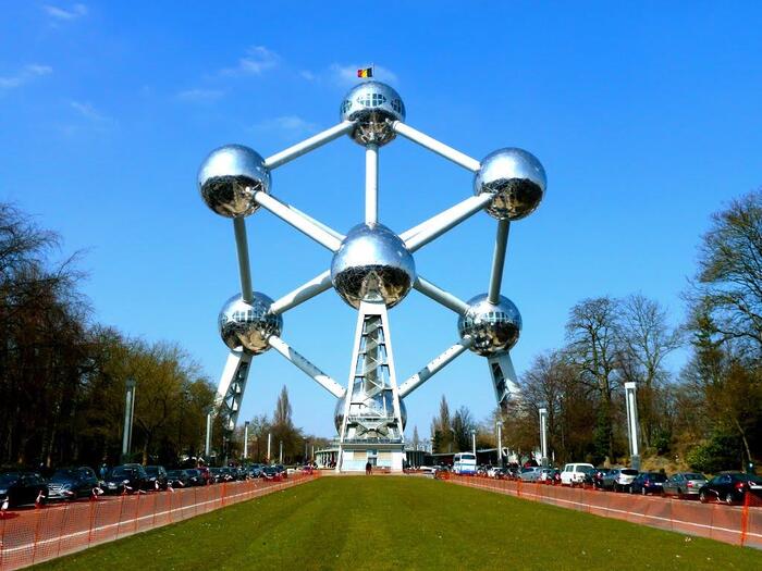 Kinh nghiệm xin visa du lịch Bỉ: Antoniom là công trình được mệnh danh là “tháp Eiffel của Brussels”.