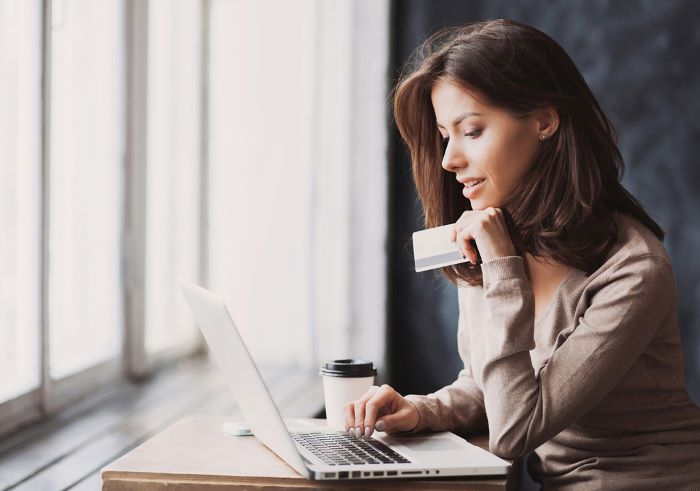 Có công việc ổn định chứng minh để làm visa