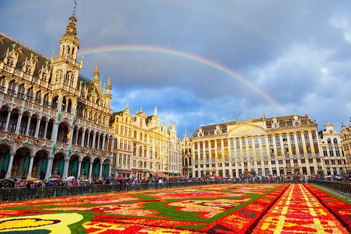 kinh nghiệm xin visa du lịch Bỉ: Quảng trường Lớn (Grand Place): Đây là công trình đã được UNESCO ghi vào danh sách Di sản Văn hóa nhân loại.