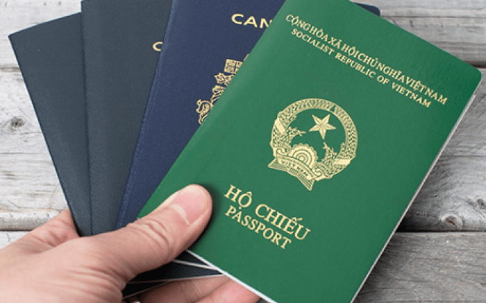 Hồ sơ xin visa Châu Âu phải có hộ chiếu bản gốc - Ảnh: Internet