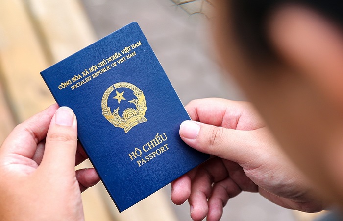 Khi xin visa du lịch Nga, yêu cầu hộ chiếu gốc còn hạn sử dụng 6 tháng trở lên