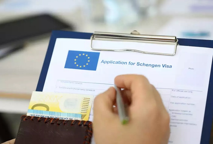 Hồ sơ xin visa Đức yêu cầu chủ thể điền đơn cấp thị thực theo mẫu của Đại sứ quán