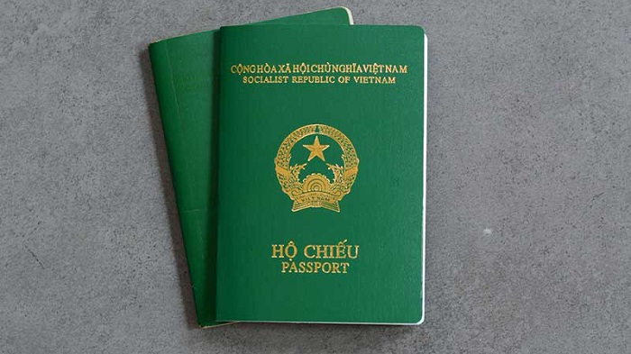 Để xin visa du lịch Tây Ban Nha yêu cầu bạn có hộ chiếu còn hạn 6 tháng trở lên